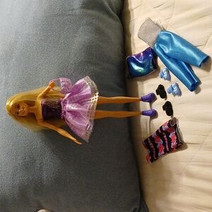 🟢 Barbie Doll With Multiple Outfits